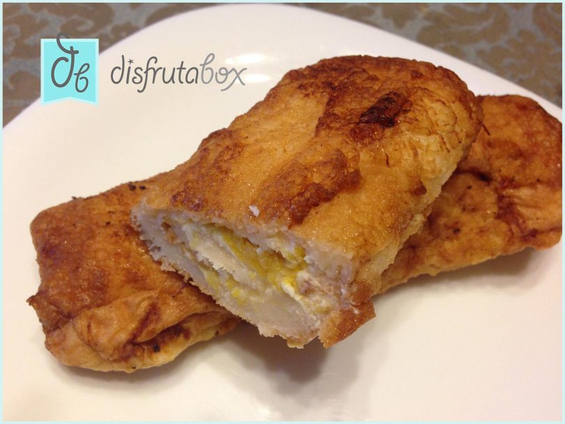 Rollitos de torrijas rellenos de queso y mermelada de naranja