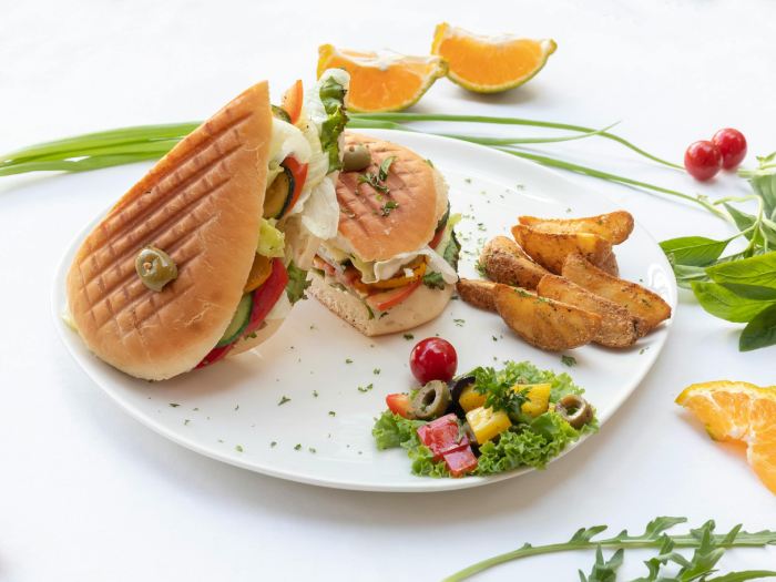 11 snacks saludables para picar entre horas sandwich salmon