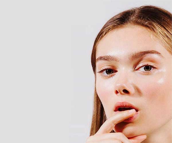 Descubre cómo usar el exfoliante facial y por qué es tan importante