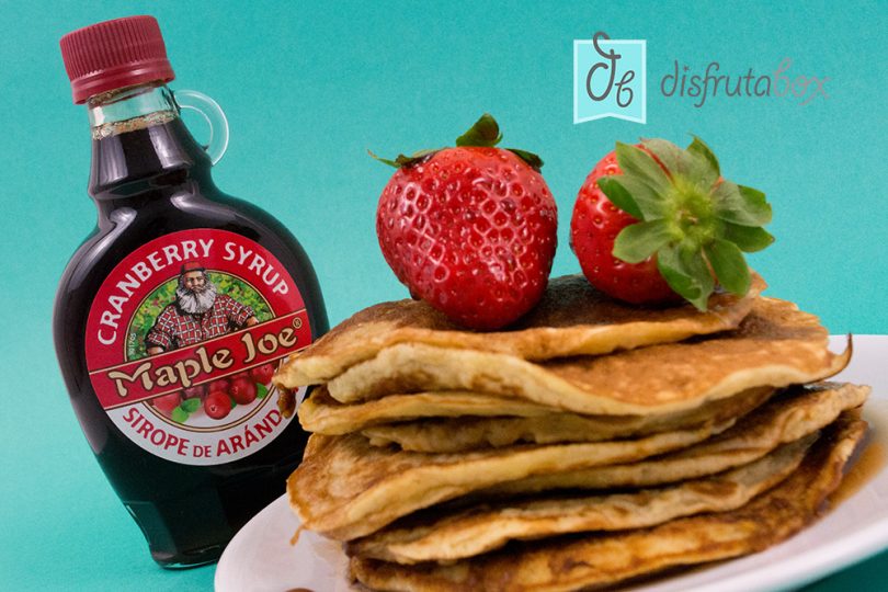 Pancakes o Tortitas de plátano con sirope de arándanos