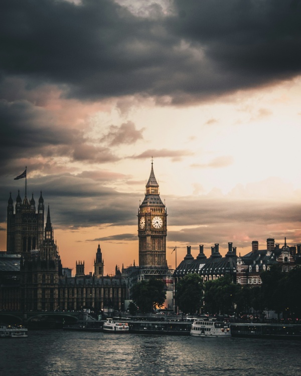 Londres, Gran Bretaña con vistas Big Ben y Tamesis, lugares más populares para viajar 