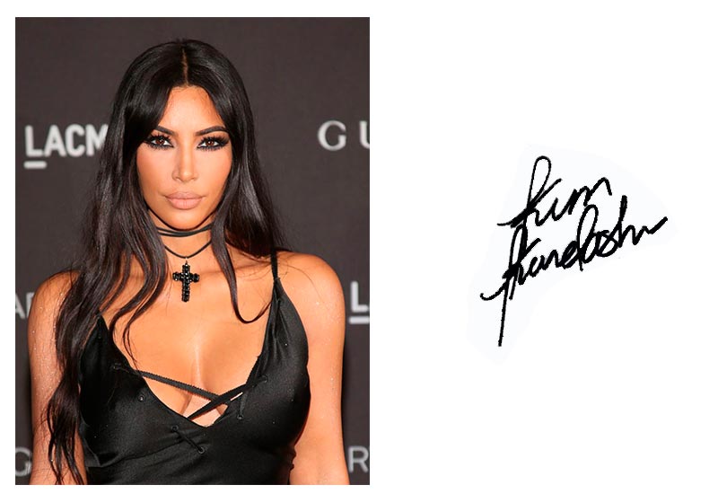 Kim Kardashian y su firma. Foto de Quién.