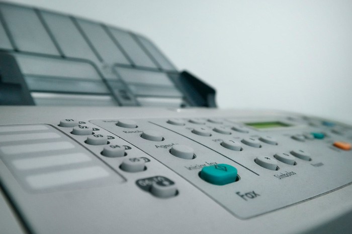 10 objetos obsoletos solo aptos para nostálgicos máquina de escribir El fax