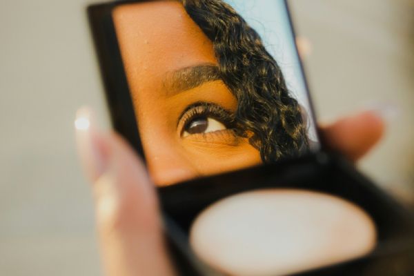 6 errores de maquillaje que te harán parecer más mayor