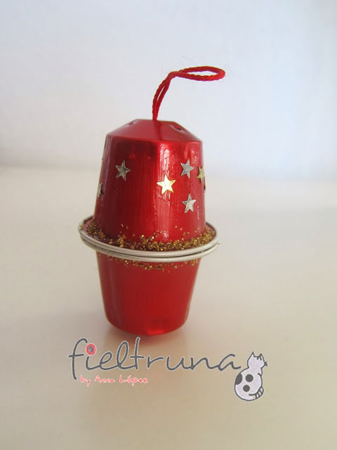 como hacer adornos navideños diy con capsulas de cafe