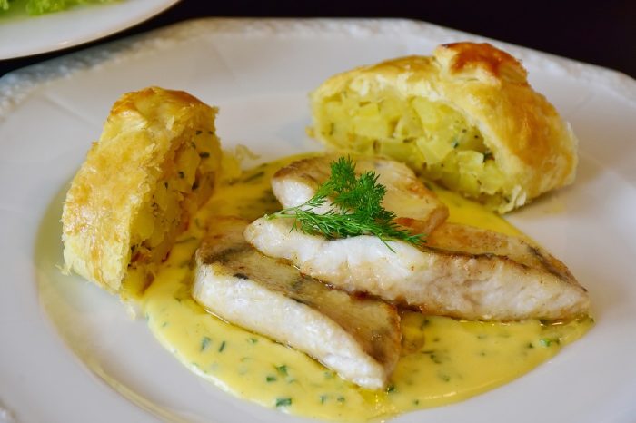 Pescado en salsa verde con almejas y gambas