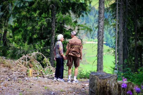 Así fue el reencuentro viral de esta pareja de ancianos de 90 años tras superar el coronavirus