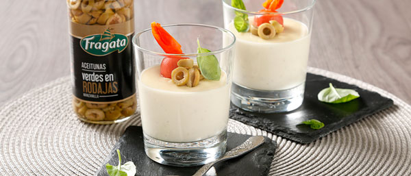 receta de crema de queso manchego con tomates y aceitunas