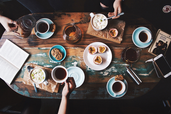 mesa con café