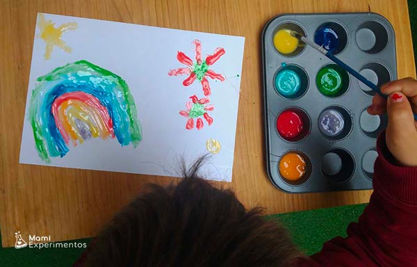 Pintura casera de manos para niños comestible y natural