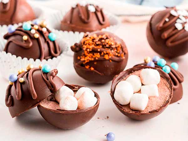 Cómo hacer Hot Chocolate Bombs, la receta viral de estas Navidades