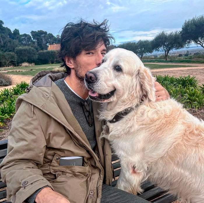 Andrés Velencoso y su perro en Instagram