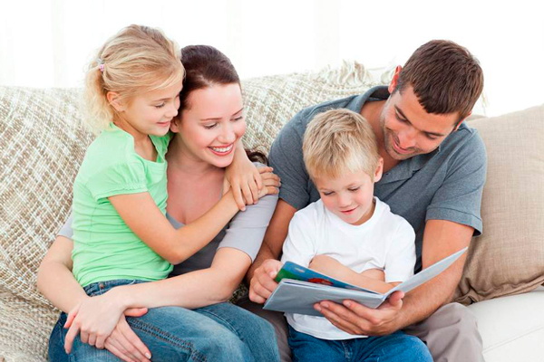 Familia con un cuento