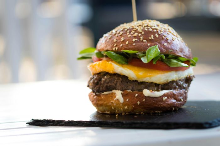 Una de las hamburguesas gourmet más exquisita: de ternera con queso de cabra