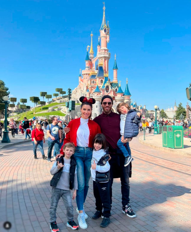 Familia de Sergio Ramos en Disneyland