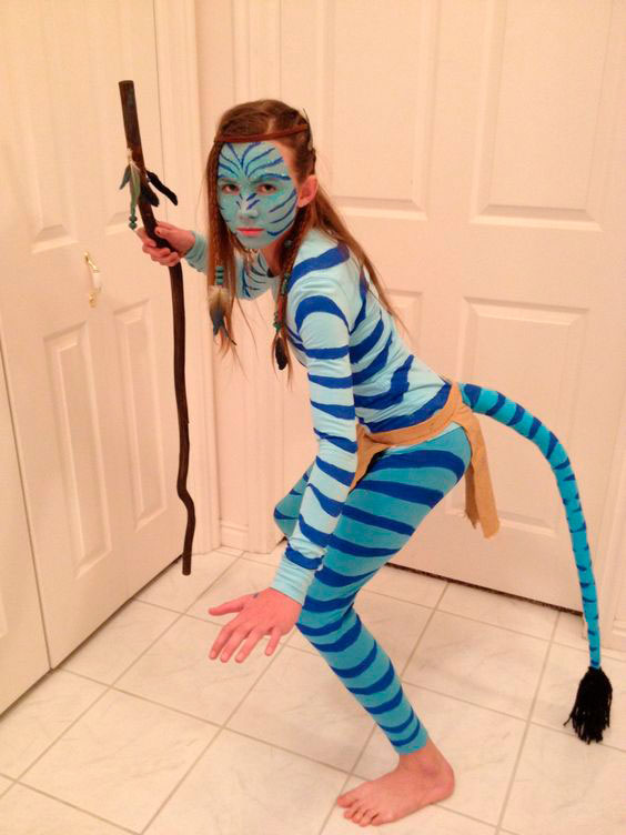 Disfraces DIY fáciles para Carnaval niña disfrazada de Avatar