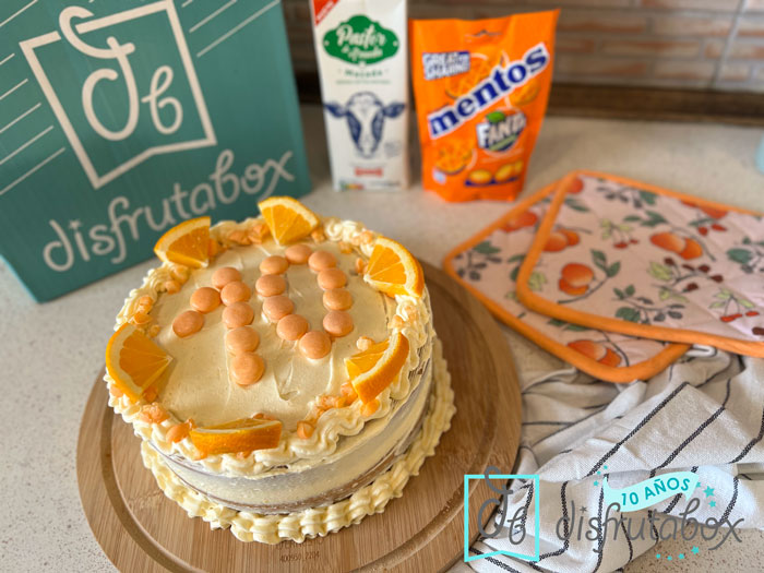 Aprende a hacer Orange Velvet Cake, una tarta tierna, fresca y jugosa