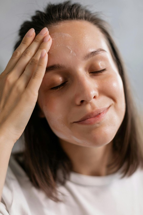 Todo lo que tienes saber sobre el sérum facial: por qué usarlo, cómo, cuándo y dónde