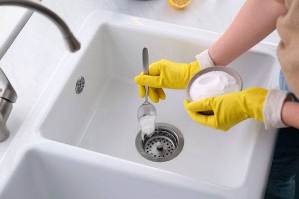 10 usos del bicarbonato en casa que mejoran la limpieza del hogar y de tu ropa