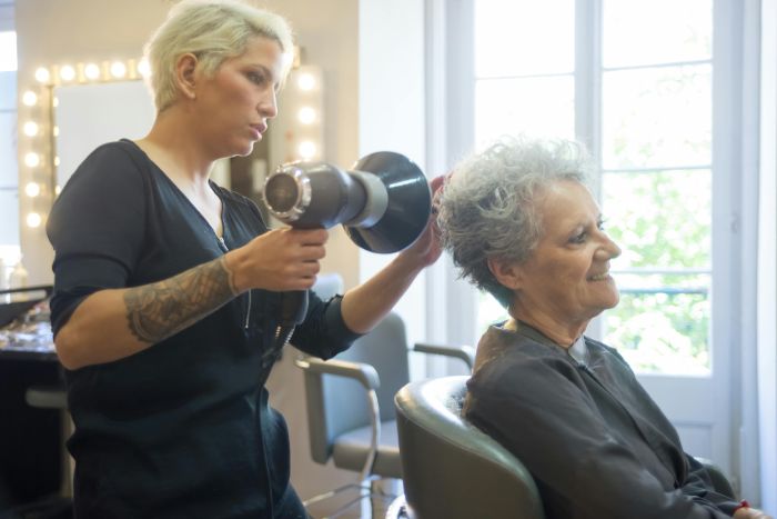 Estos trucos de estilista para el cabello mejorarán su aspecto con gestos muy sencillos