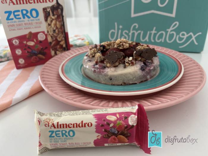 Flan de frutos rojos con toque crocanti: el postre fácil y original que no esperabas querer repetir