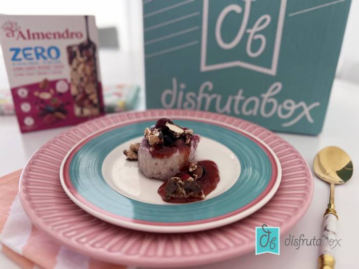 Flan de frutos rojos con toque crocanti: el postre fácil y original que no esperabas querer repetir