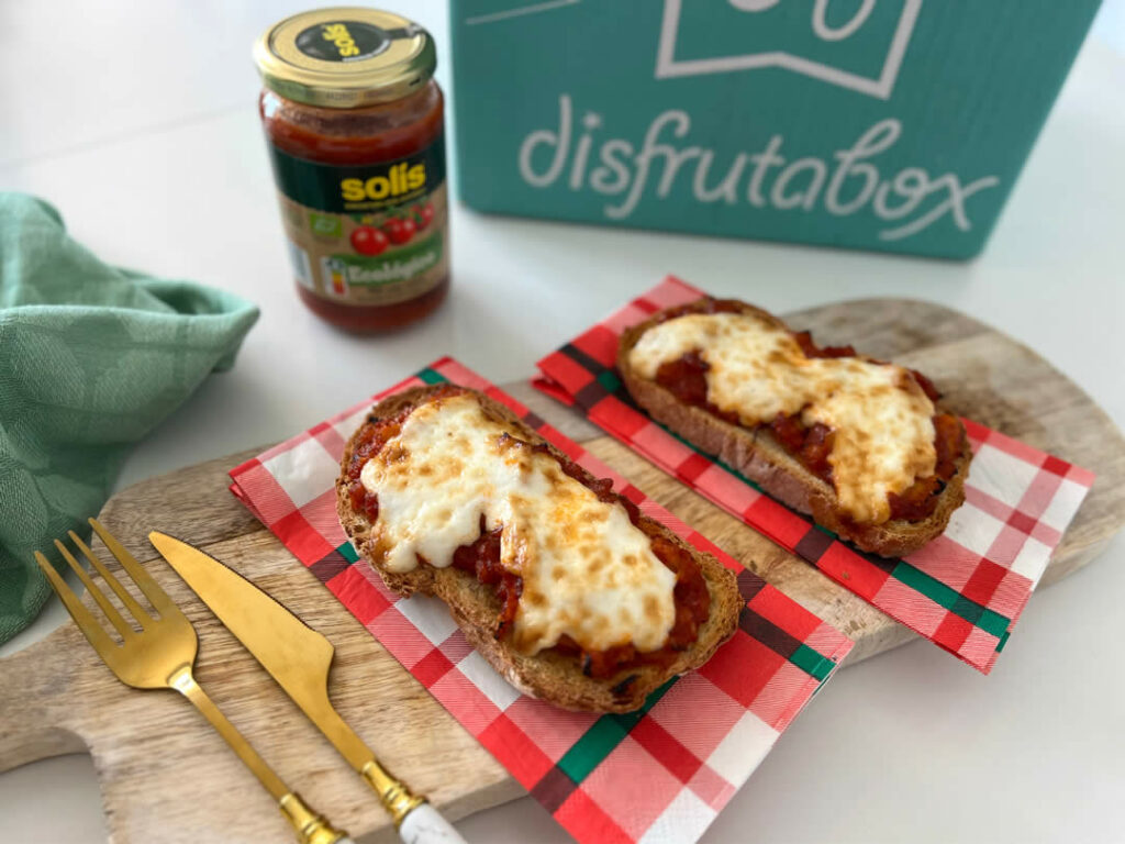 Tosta de bacalao con tomate