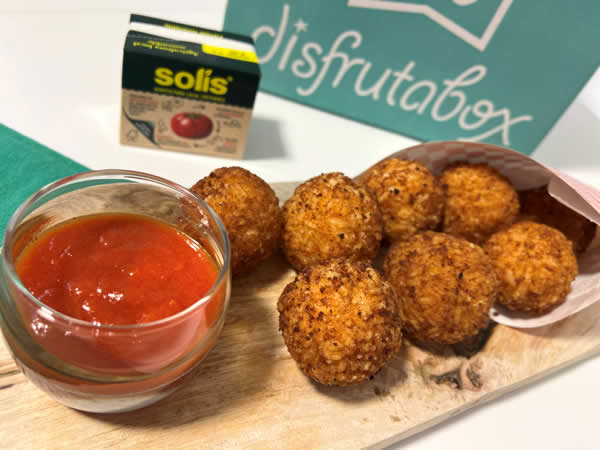 Arancini de mozzarella y tomate