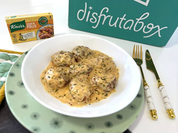 Albóndigas en salsa de mostaza