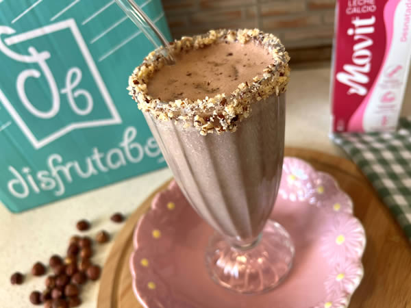 La clave de esta receta está en Pascual Movit, que aporta cremosidad, sabor y ese extra que convierte un simple batido en una opción completa.